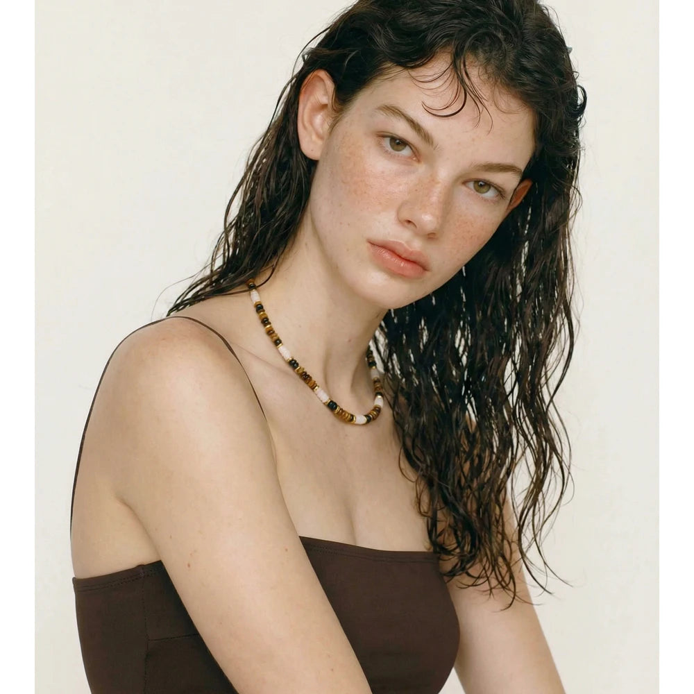 Pink natural stone beaded necklace in gold-plated stainless steel with natural stone.