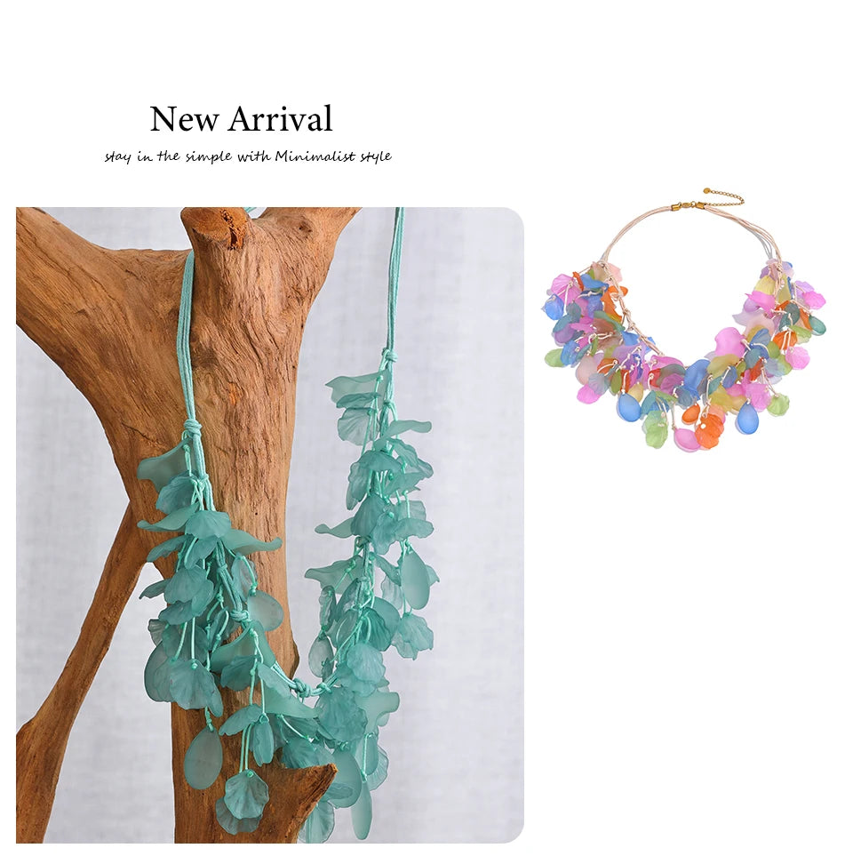 Resin multi-color y2k necklace in gold-plated stainless steel with resin.