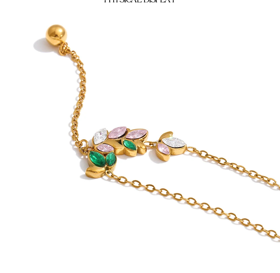 Cubic zirconia necklace in gold-plated stainless steel with cubic zirconia.
