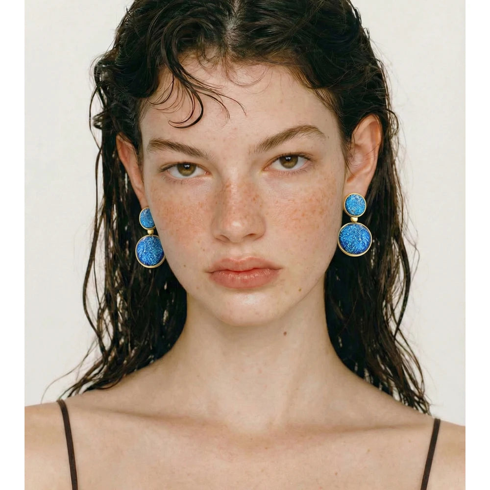 Resin geometric earrings in gold-plated stainless steel with resin.