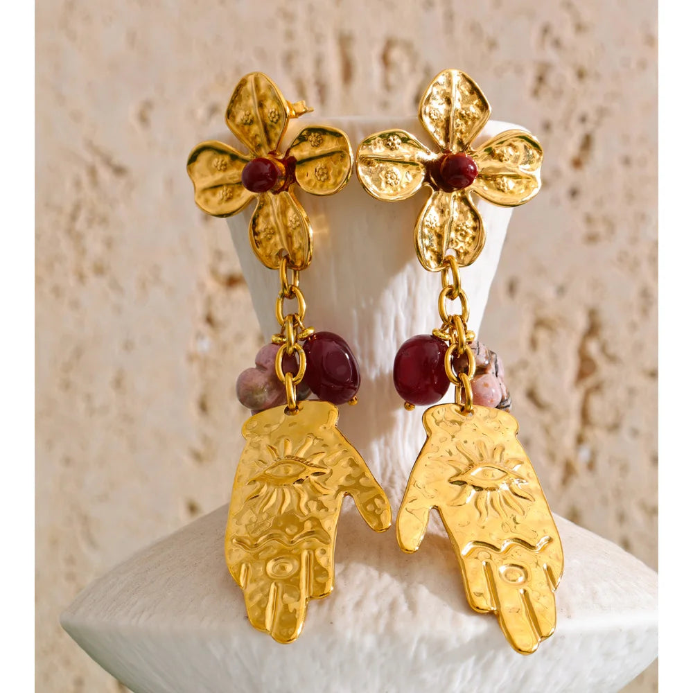 Flower earrings in gold-plated stainless steel.
