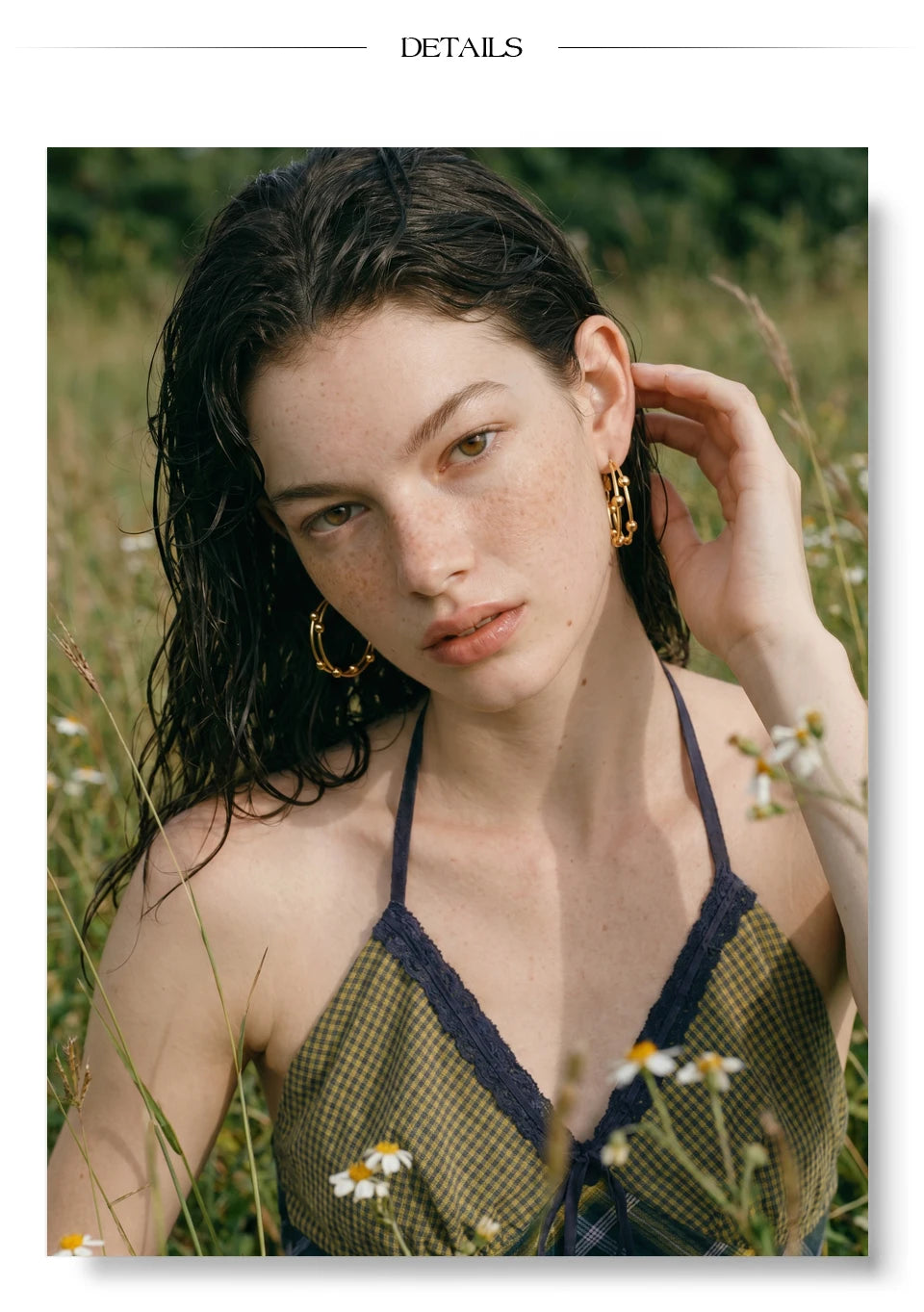 Geometric earrings in gold-plated stainless steel.