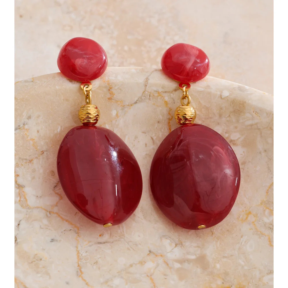 Resin geometric earrings in gold-plated stainless steel with resin.