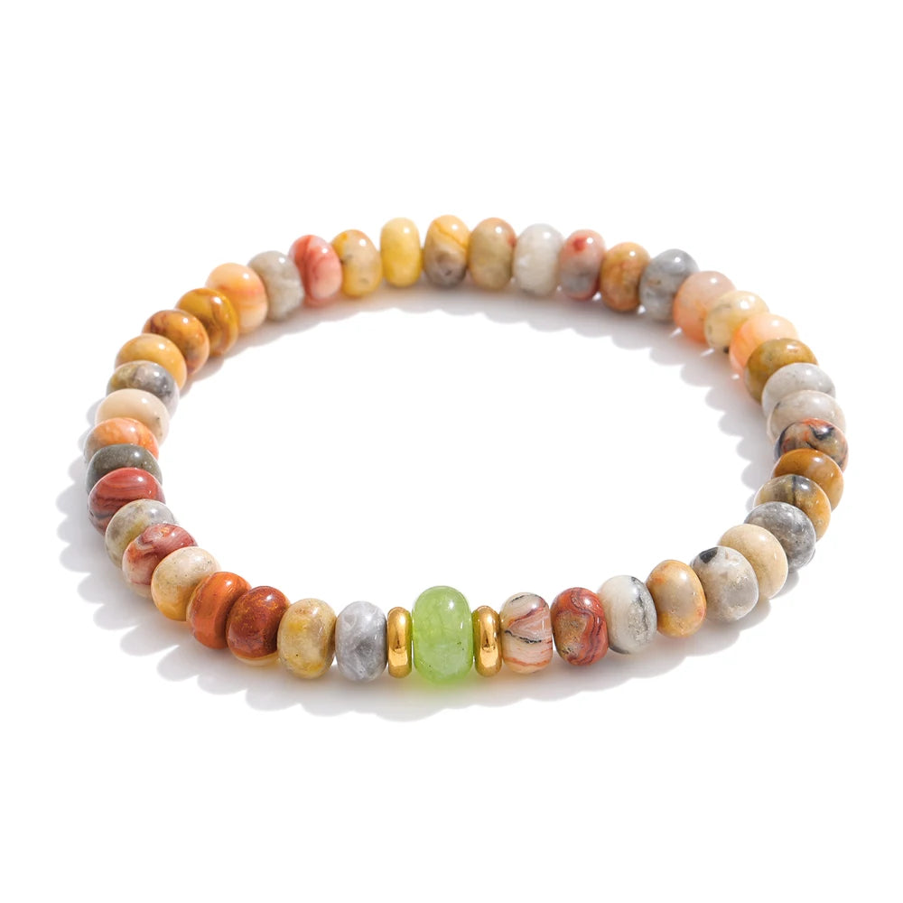 Natural stone beaded geometric necklace in gold-plated stainless steel with natural stone.