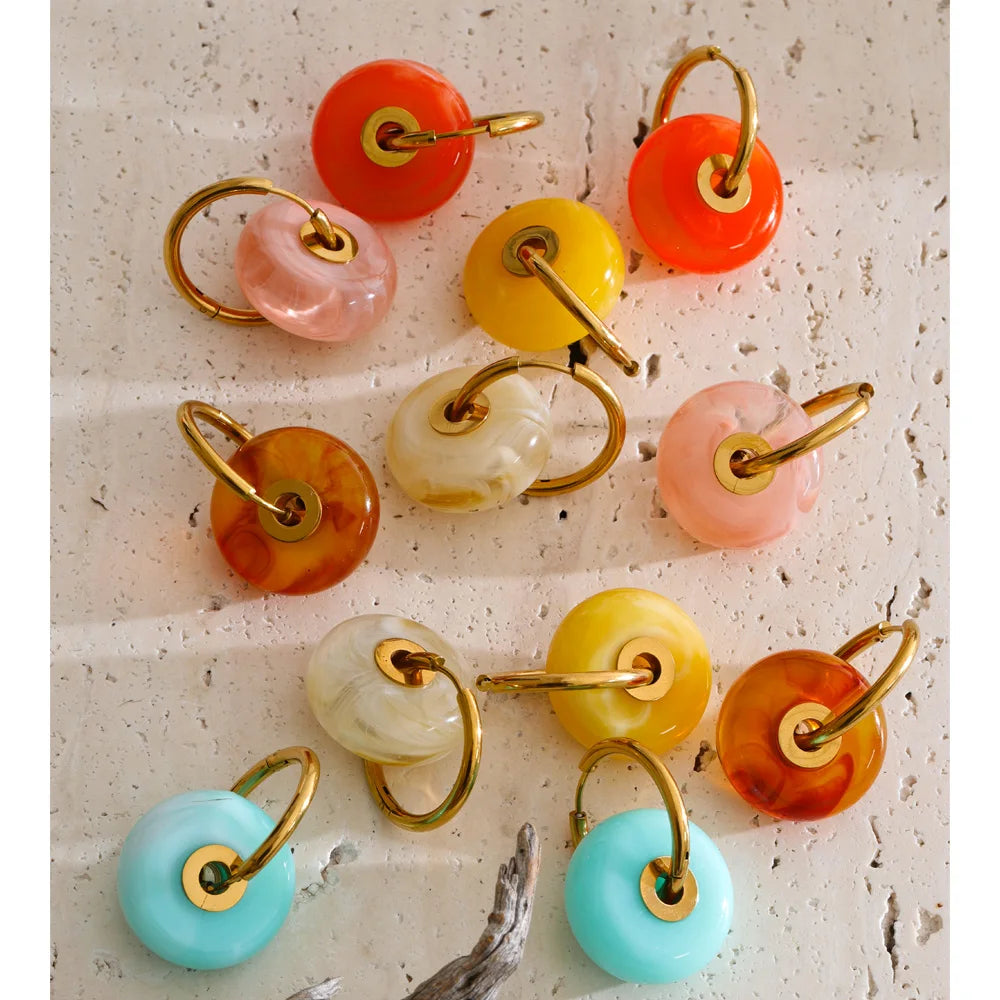 Resin acrylic geometric earrings in gold-plated stainless steel with resin and acrylic.