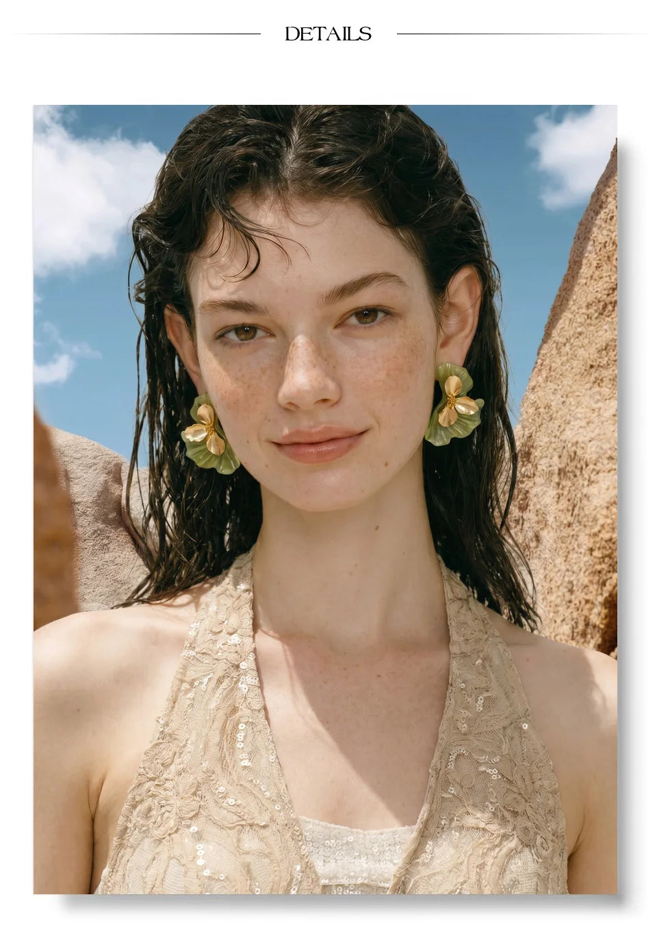 Green resin flower earrings in gold-plated stainless steel with resin.