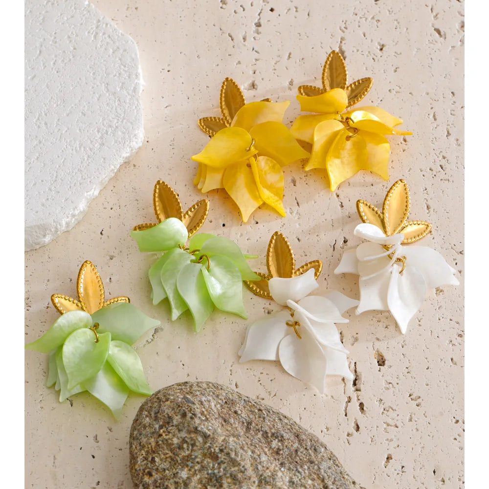 White resin acrylic earrings in gold-plated stainless steel with resin and acrylic.