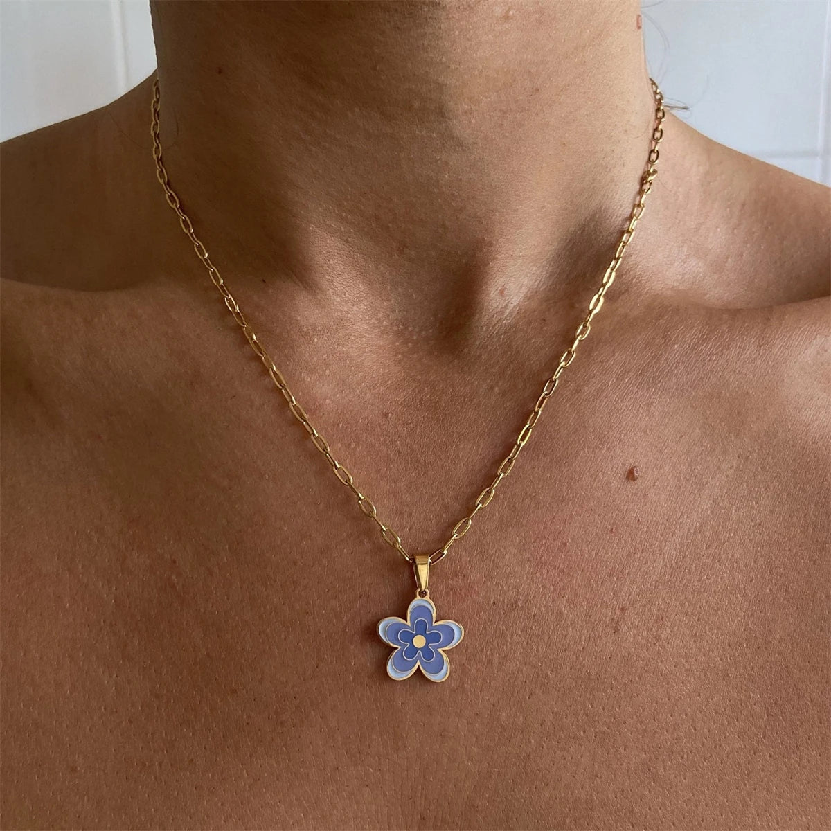 Versatile and fashionable multi-layer oil dripping flower pendant necklace charming women's jewelry