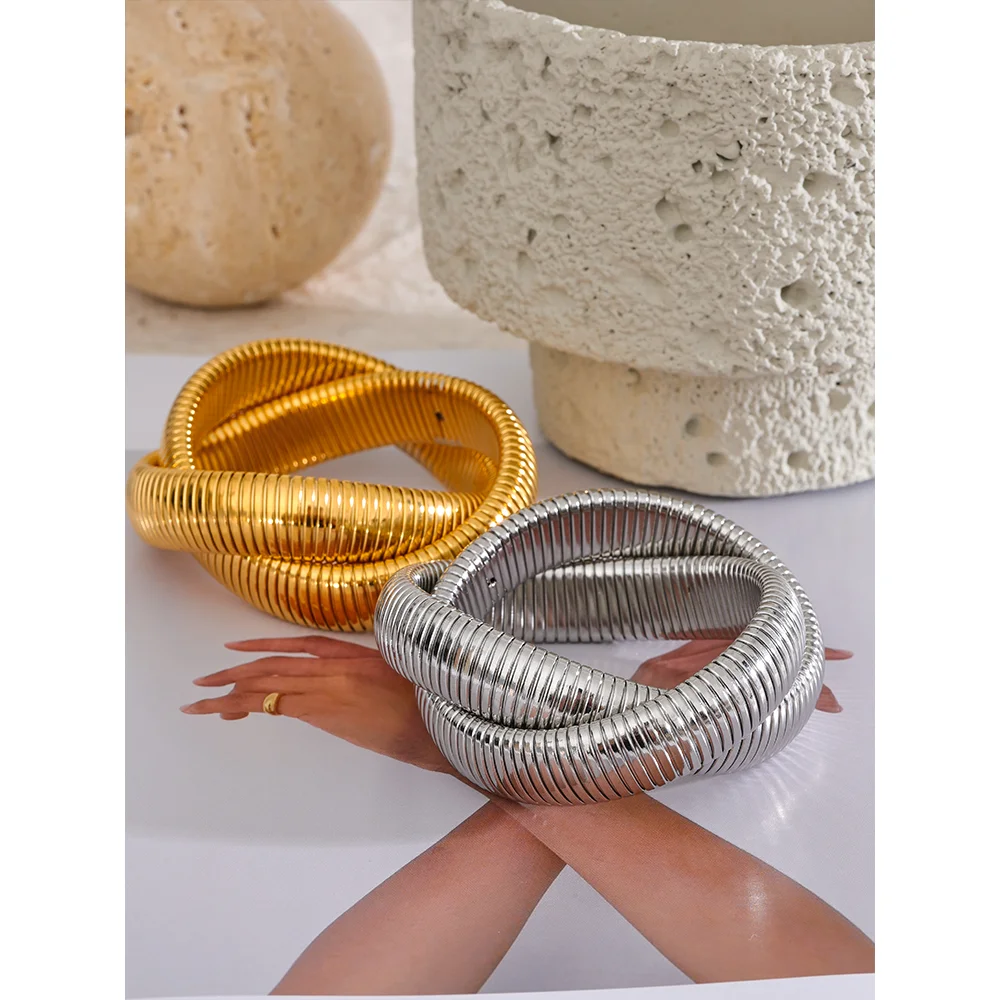 Geometric bracelet in gold-plated 316L stainless steel.
