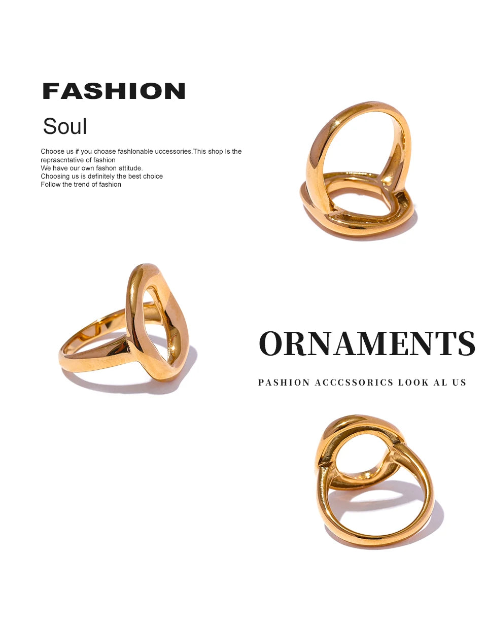 Minimalist geometric ring in 18K gold-plated stainless steel.