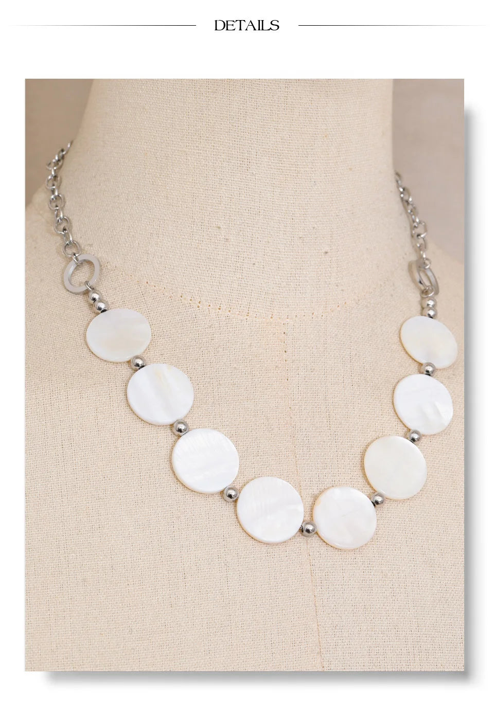 Shell geometric chain necklace in gold-plated stainless steel with shell.
