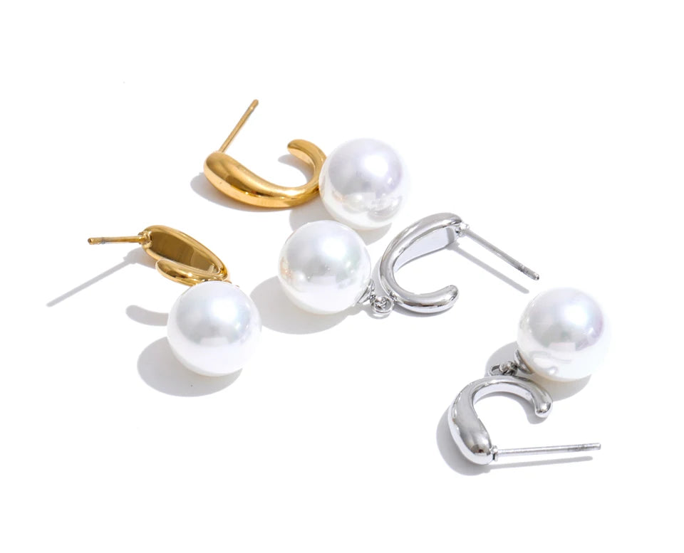 Pearl geometric earrings in gold-plated stainless steel with pearl.