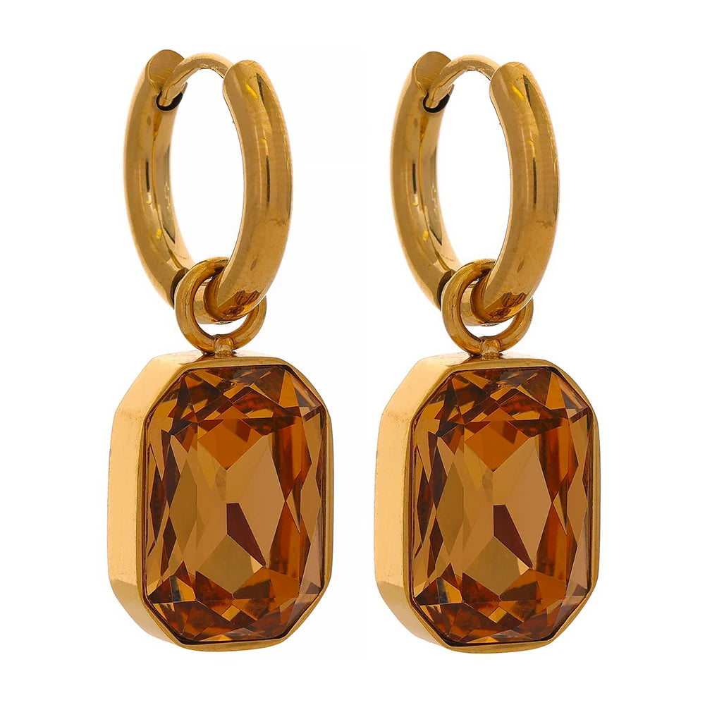 Green cubic zirconia geometric earrings in 18K gold-plated stainless steel with cubic zirconia.