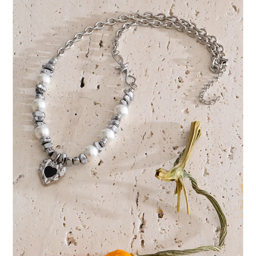 Pearl heart beaded necklace in gold-plated stainless steel with pearl.
