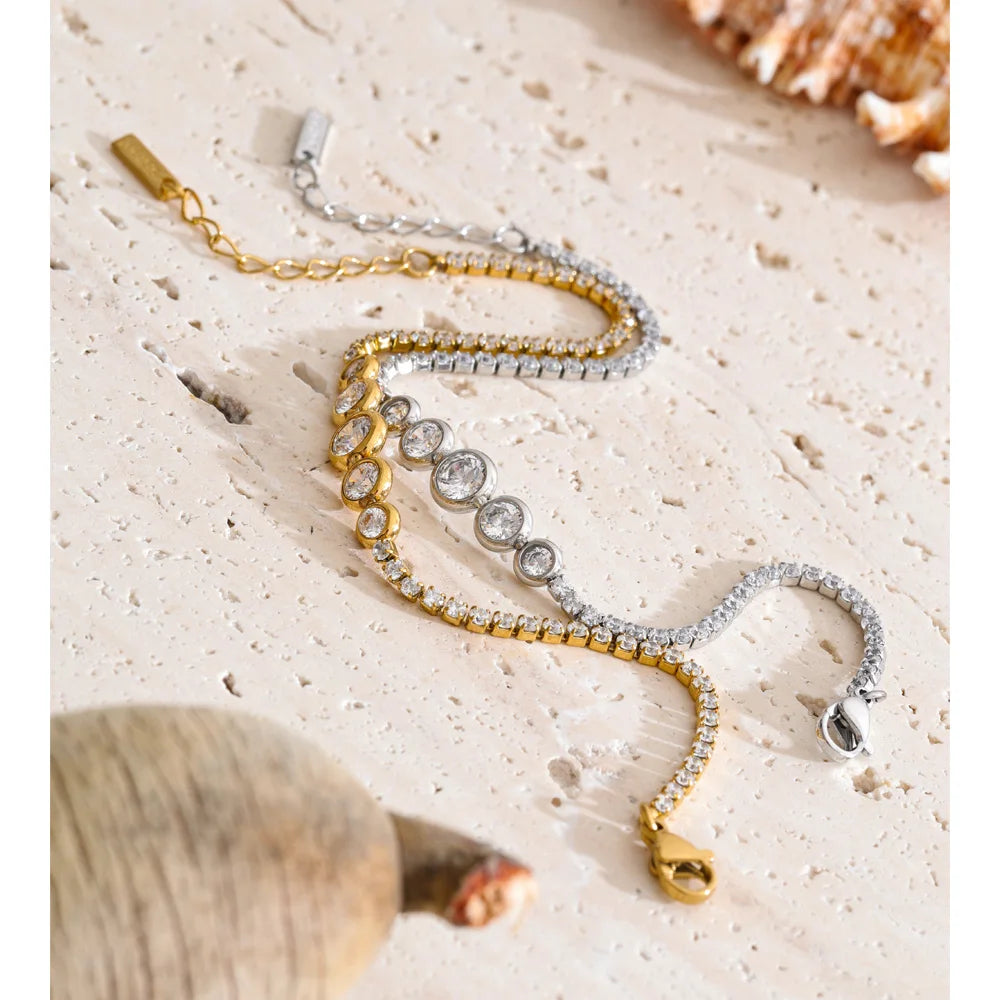 Cubic zirconia geometric chain necklace in gold-plated stainless steel with cubic zirconia.