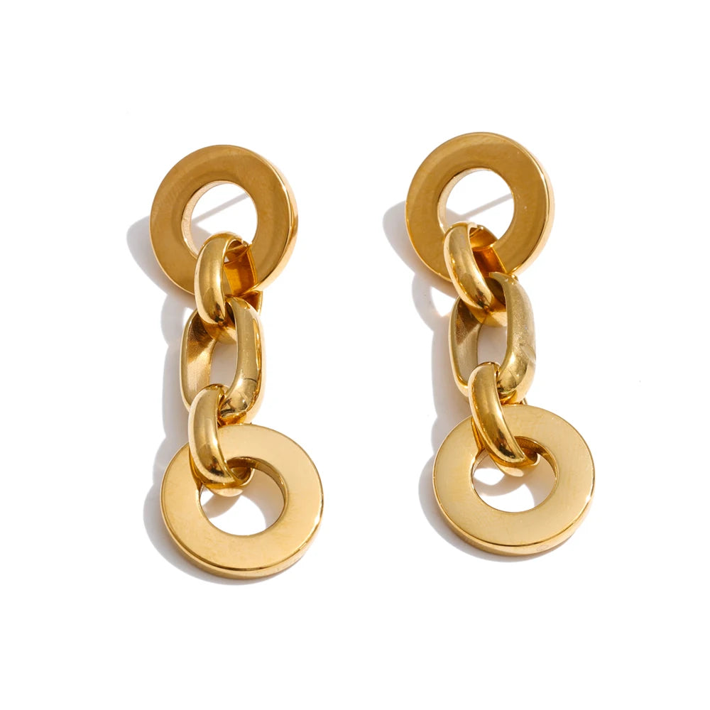 Geometric chain earrings in gold-plated stainless steel.