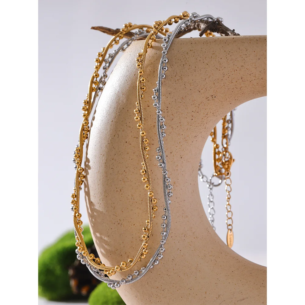 Geometric chain necklace in gold-plated stainless steel.