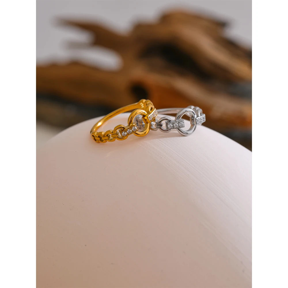 Cubic zirconia geometric ring in gold-plated stainless steel with cubic zirconia.