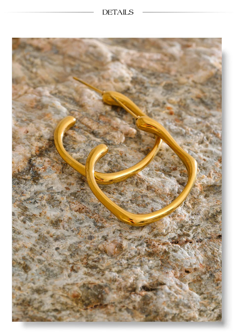 Minimalist geometric earrings in gold-plated stainless steel.