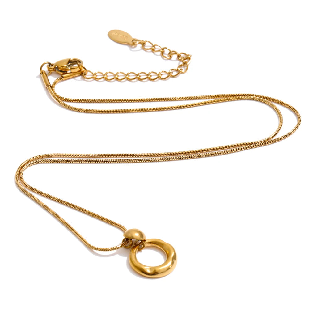 Geometric necklace in gold-plated stainless steel.