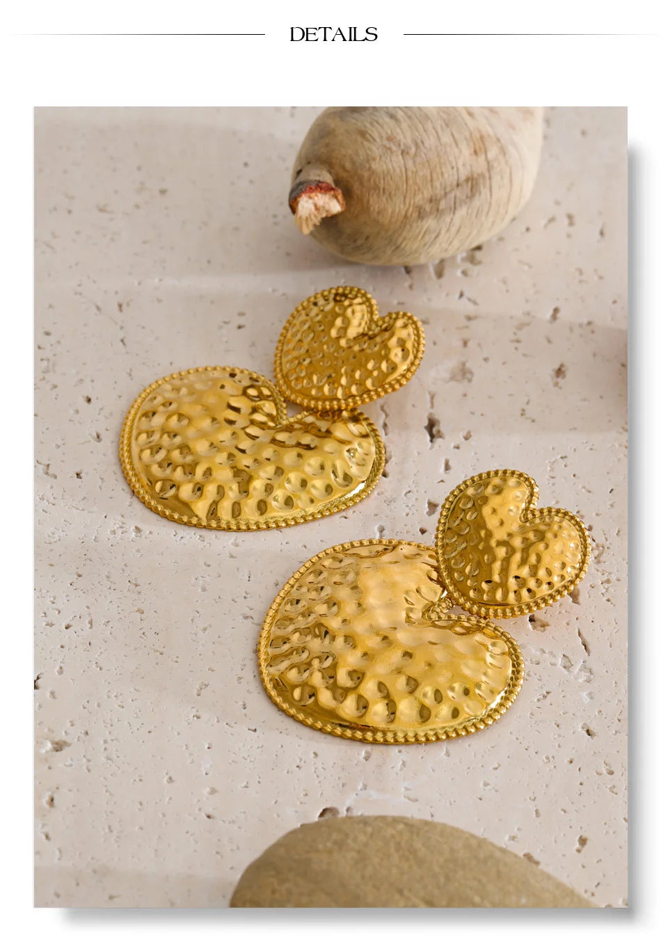 Heart earrings in gold-plated stainless steel.