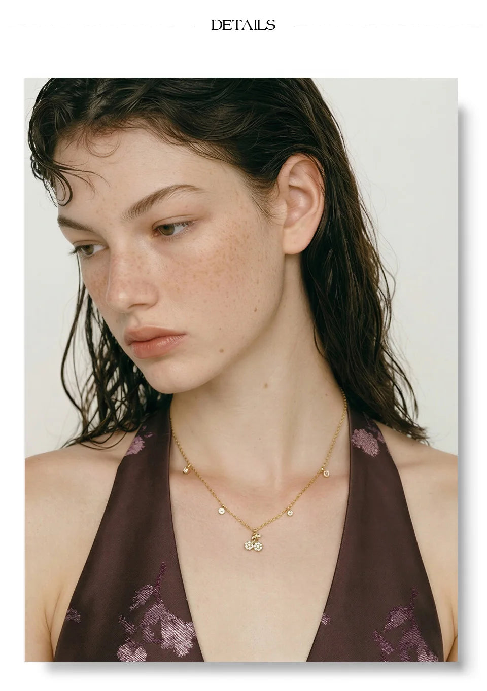 Cubic zirconia geometric necklace in gold-plated stainless steel with cubic zirconia.