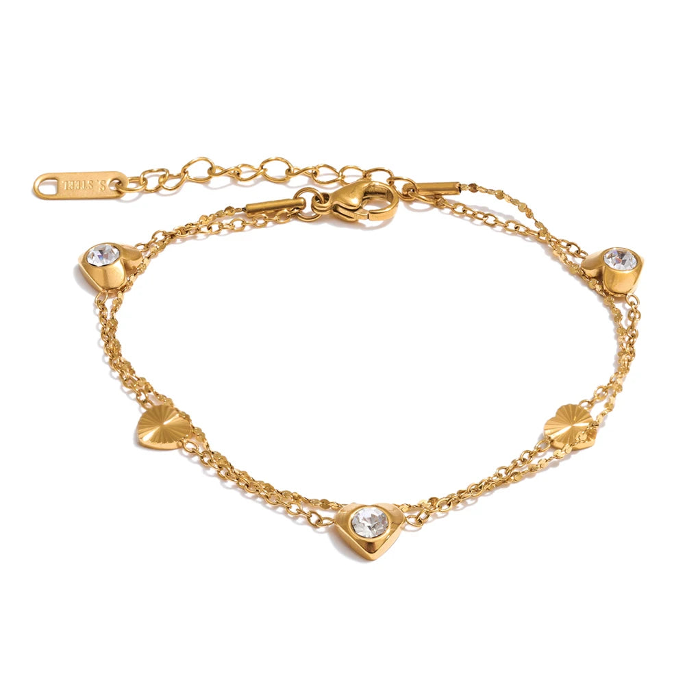 Cubic zirconia heart chain necklace in gold-plated stainless steel with cubic zirconia.