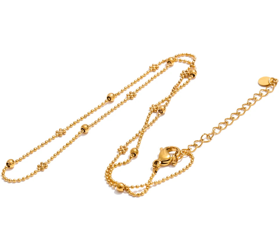 Geometric chain necklace in gold-plated stainless steel.