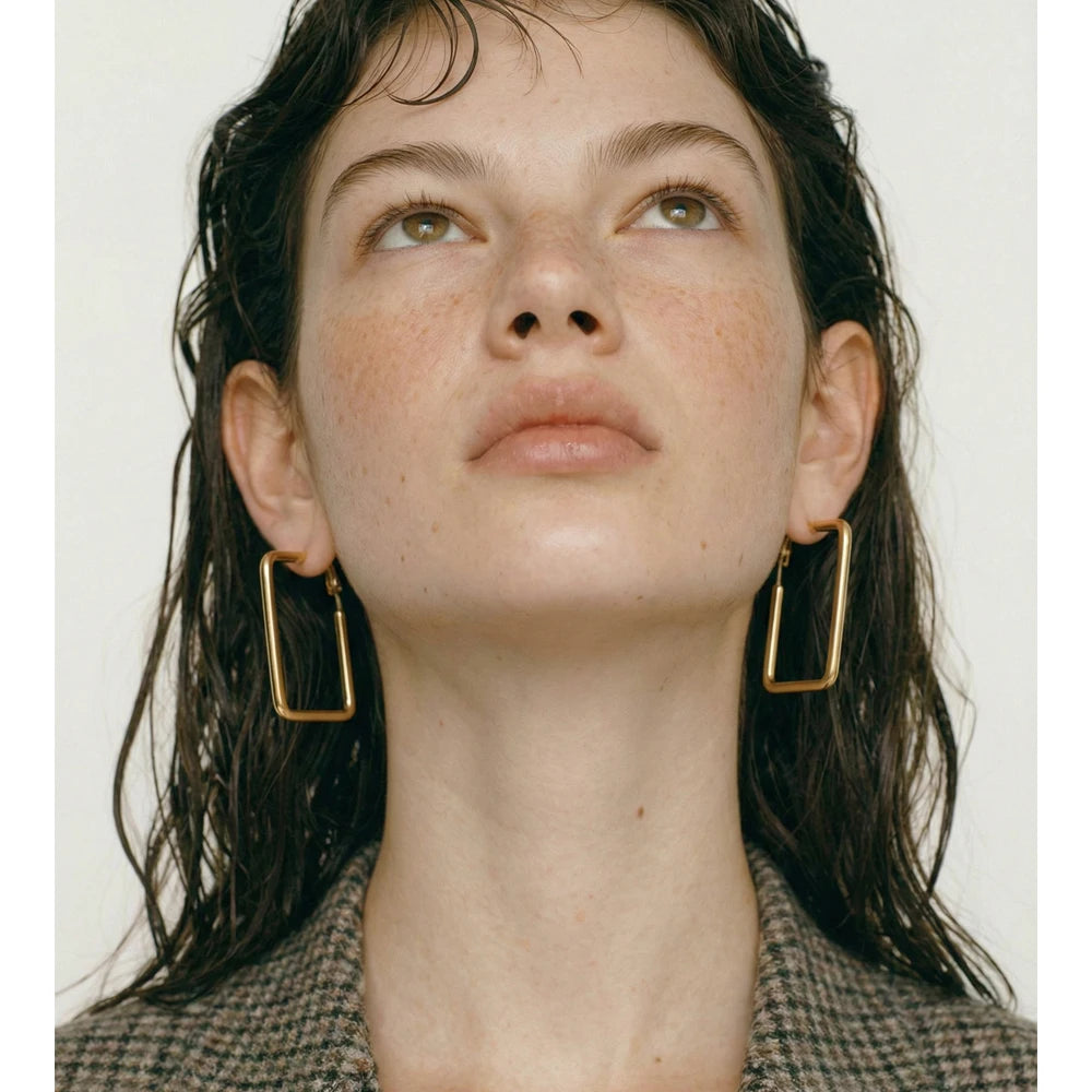 Geometric earrings in gold-plated stainless steel.
