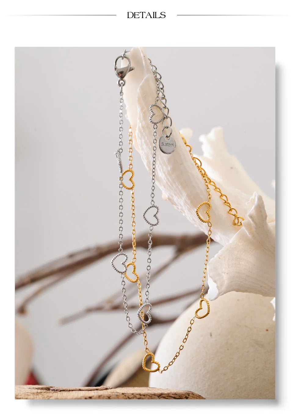 Heart geometric chain necklace in gold-plated stainless steel.