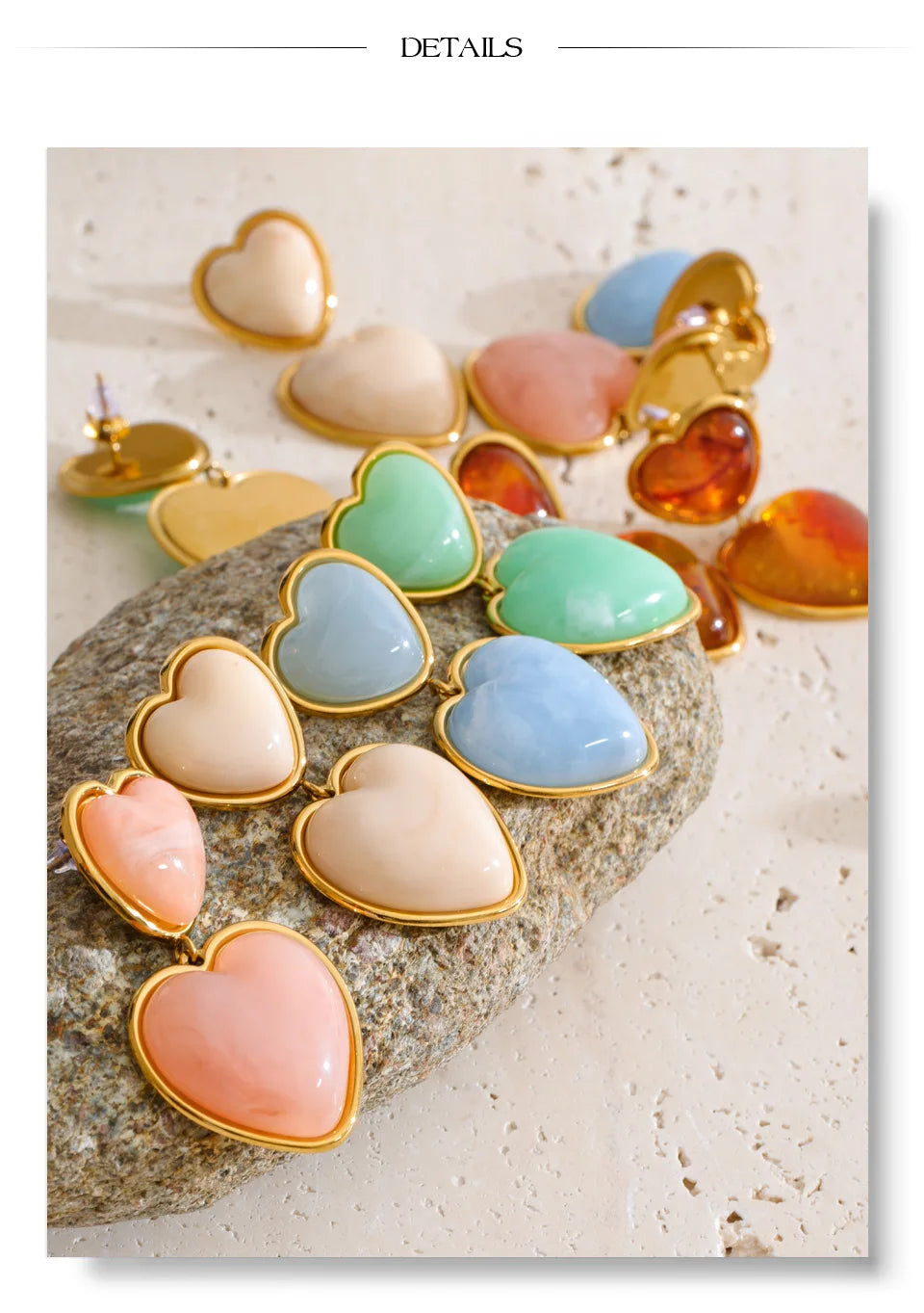 Resin acrylic heart earrings in gold-plated stainless steel with resin and acrylic.