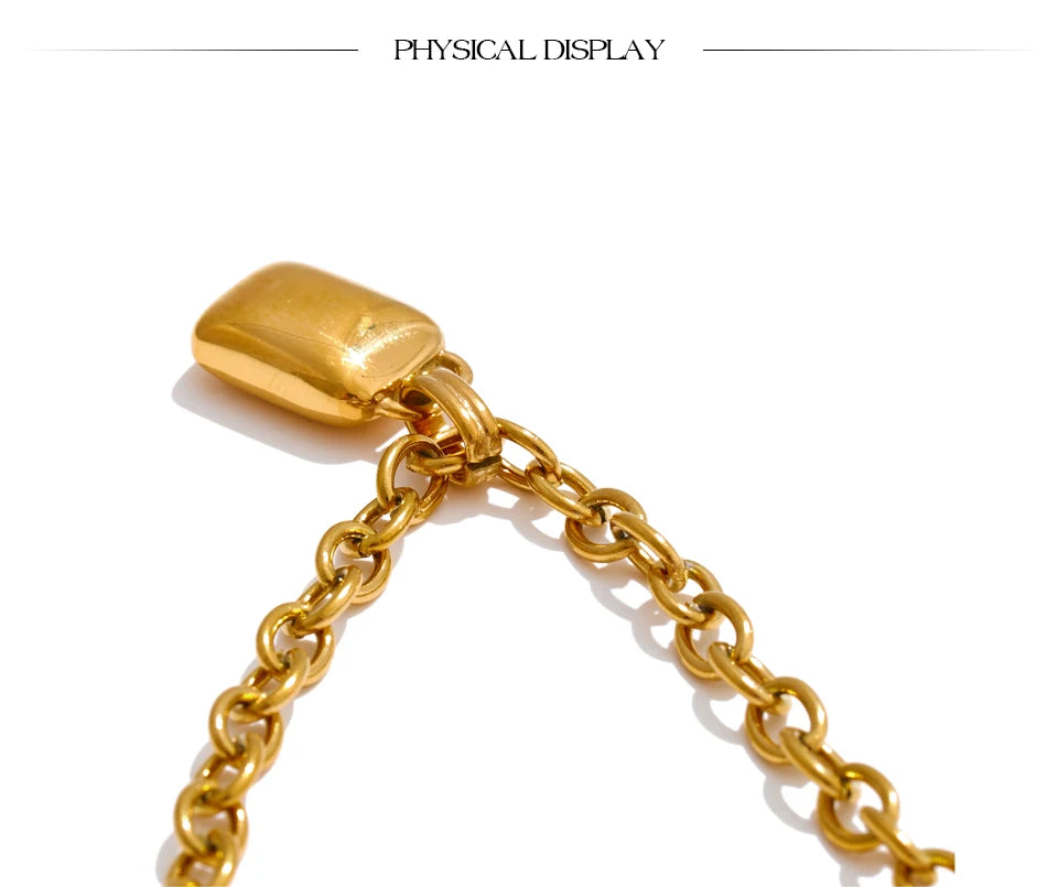Geometric necklace in gold-plated stainless steel.