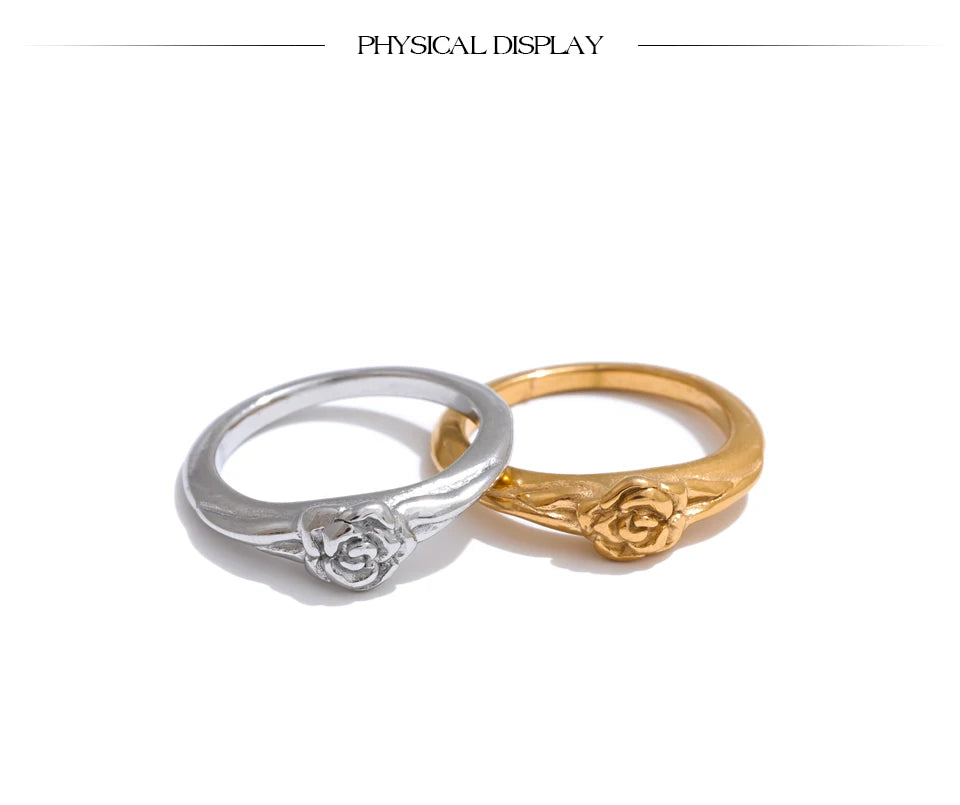 Flower geometric ring in 18K gold-plated stainless steel.