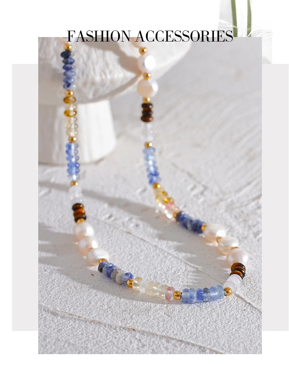 Freshwater pearl natural stone beaded necklace in gold-plated stainless steel with freshwater pearl and natural stone.
