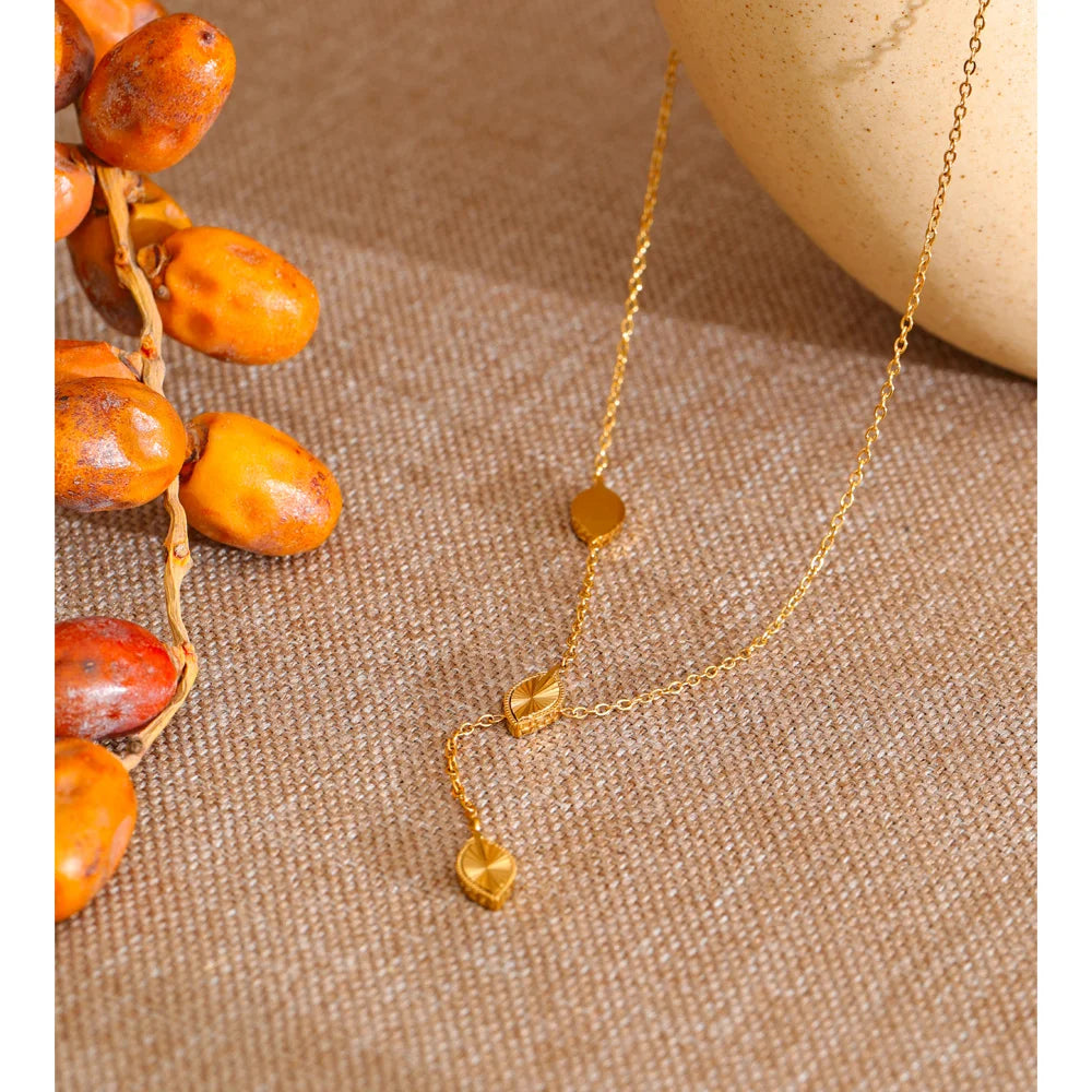 Chain necklace in gold-plated stainless steel.