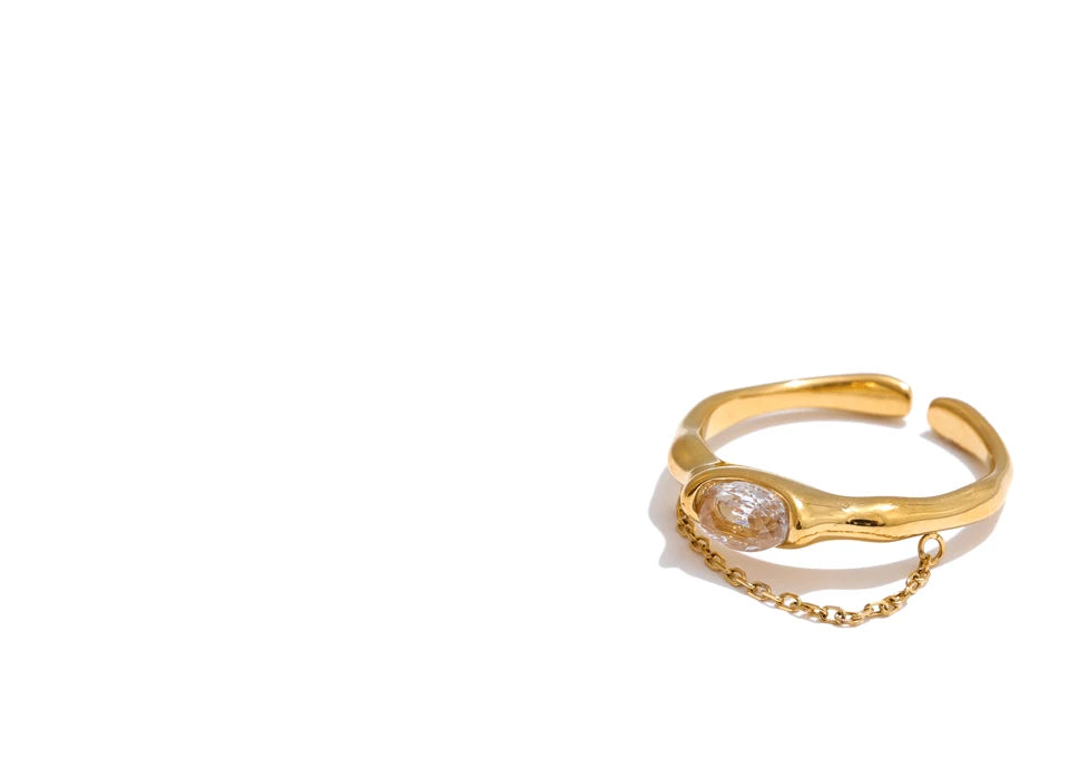Cubic zirconia geometric chain ring in 18K gold-plated stainless steel with cubic zirconia.