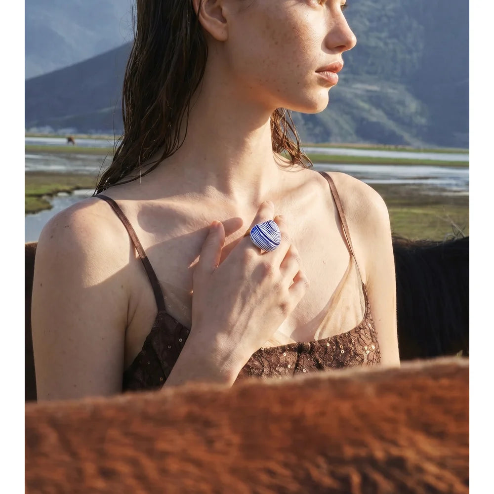 Shell enamel geometric ring in 18K gold-plated stainless steel with shell and enamel.