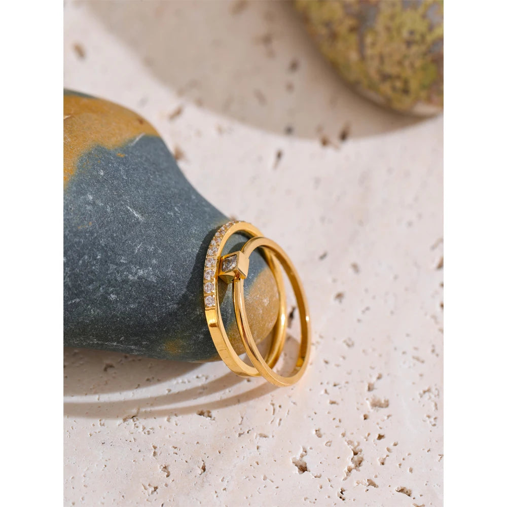 Cubic zirconia geometric ring in 18K gold-plated stainless steel with cubic zirconia.