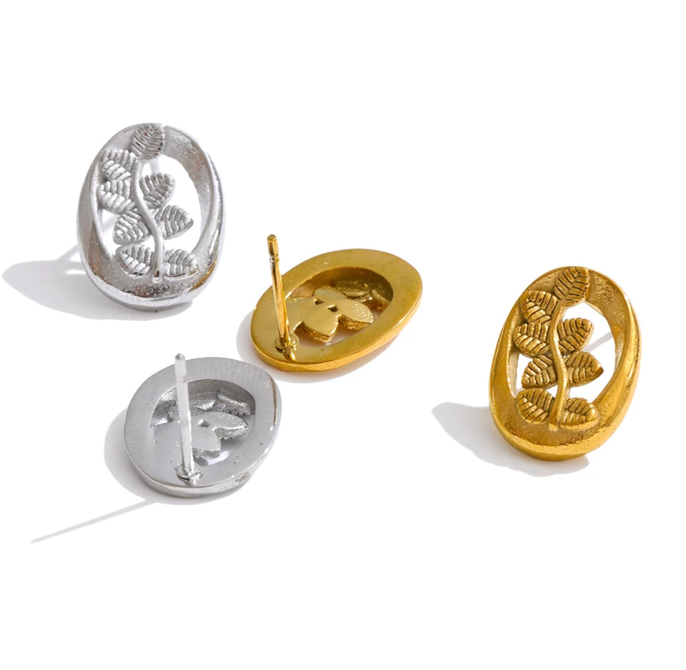Geometric earrings in gold-plated stainless steel.