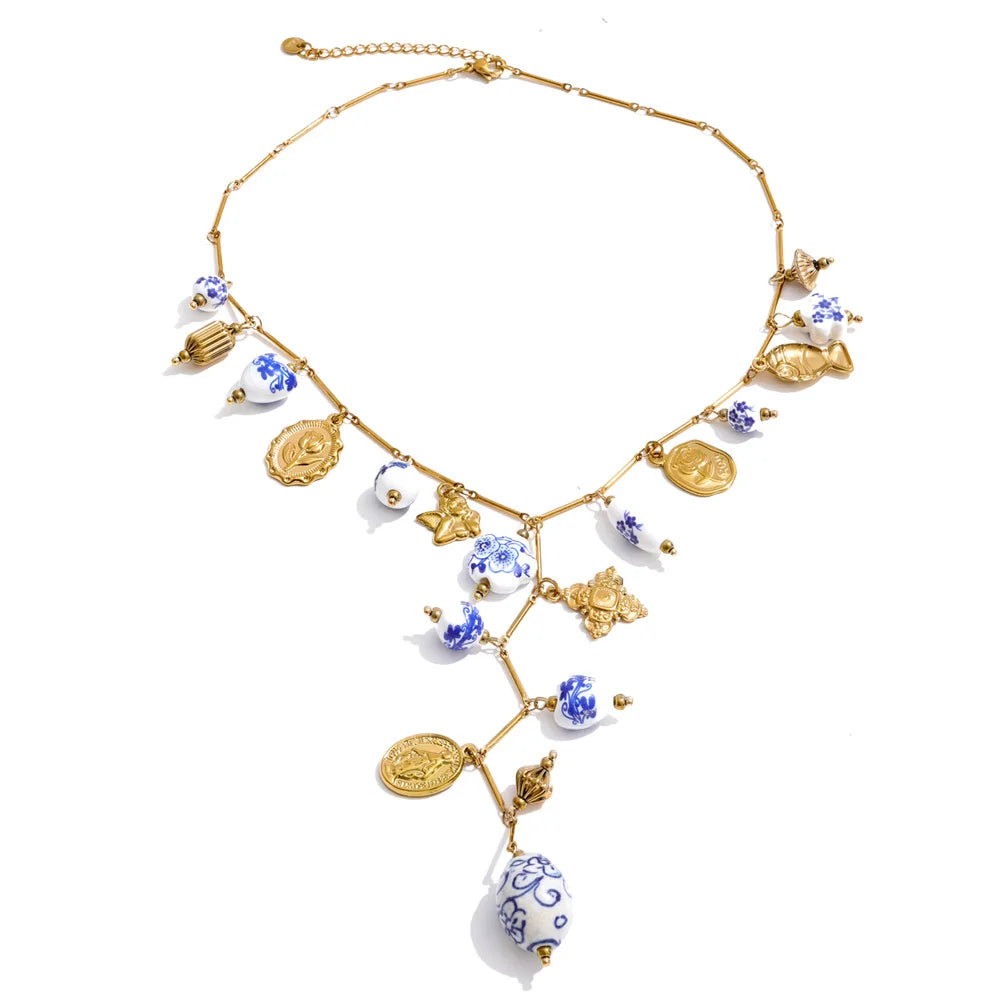 Heart flower necklace in gold-plated stainless steel.