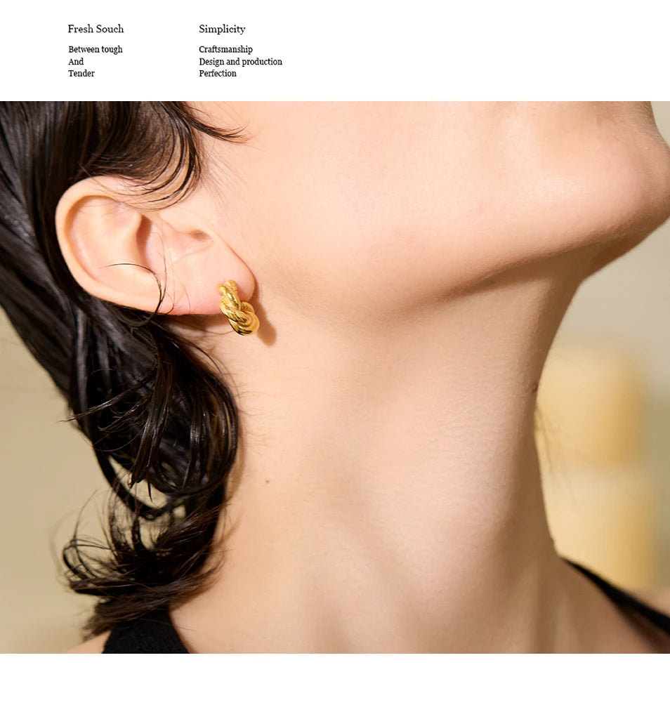 Geometric earrings in gold-plated 316L stainless steel.
