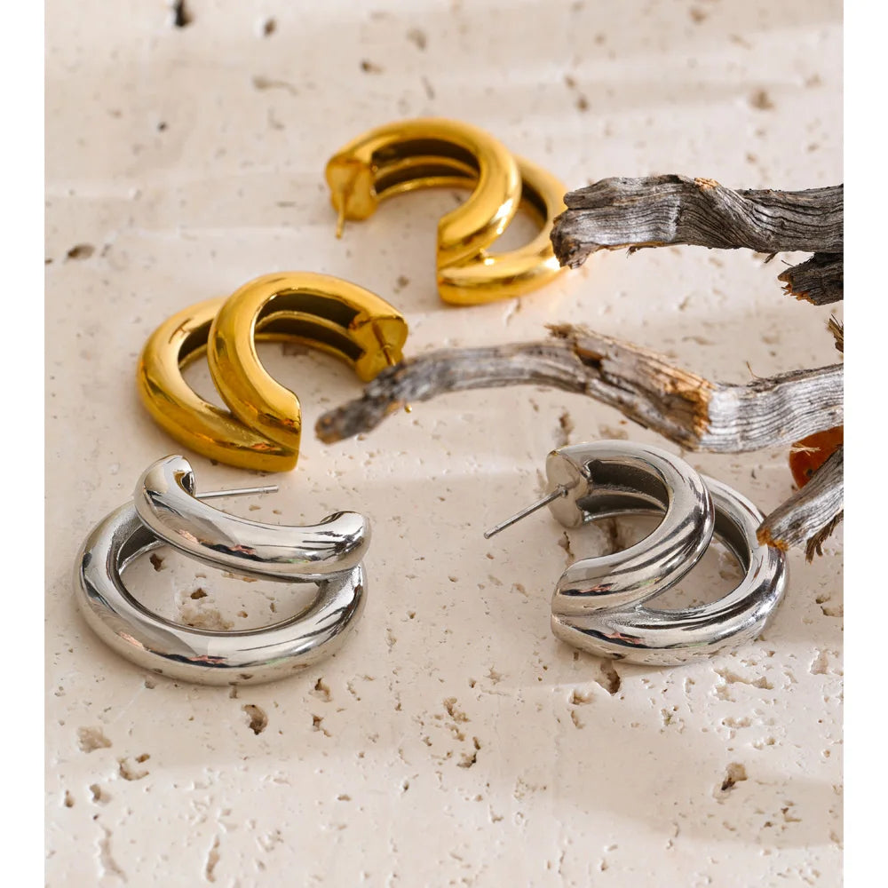 Geometric earrings in gold-plated stainless steel.