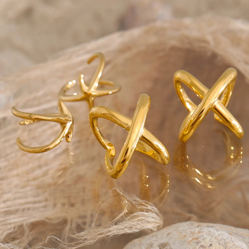 Geometric earrings in gold-plated stainless steel.