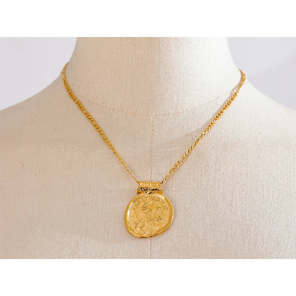 Geometric necklace in gold-plated stainless steel.