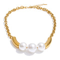 Pearl beaded geometric necklace in gold-plated stainless steel with pearl.