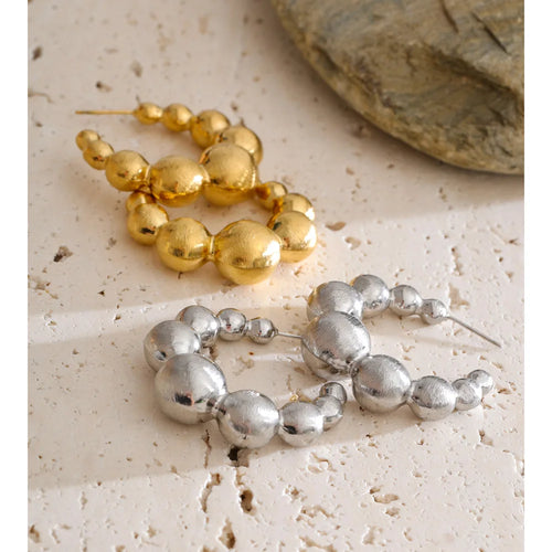 Beaded geometric earrings in gold-plated stainless steel.