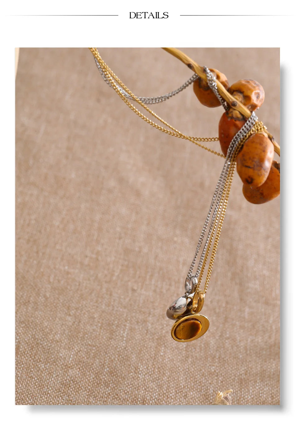 Natural stone geometric necklace in gold-plated stainless steel with natural stone.