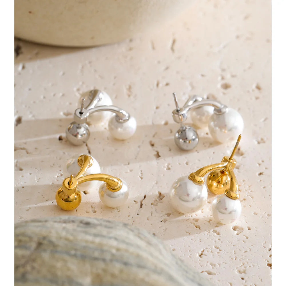 Pearl geometric earrings in gold-plated stainless steel with pearl.