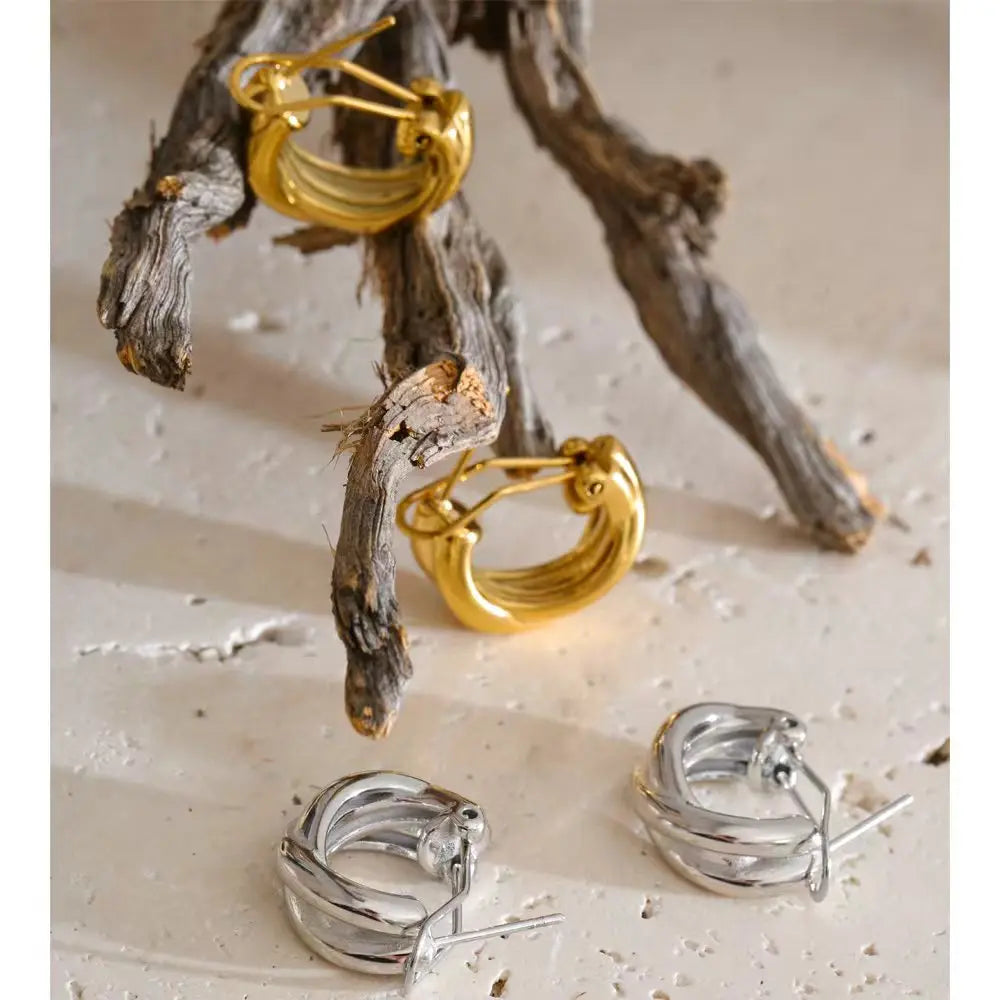 Vintage geometric earrings in gold-plated stainless steel.