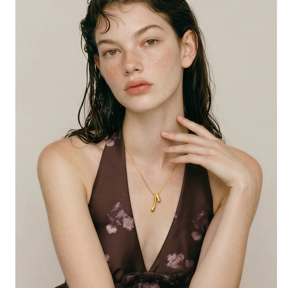 Geometric necklace in gold-plated stainless steel.